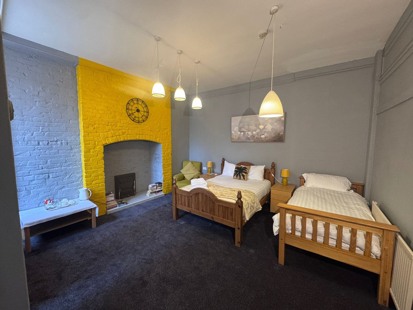 Spacious Deluxe Double Room in Sale Manchester